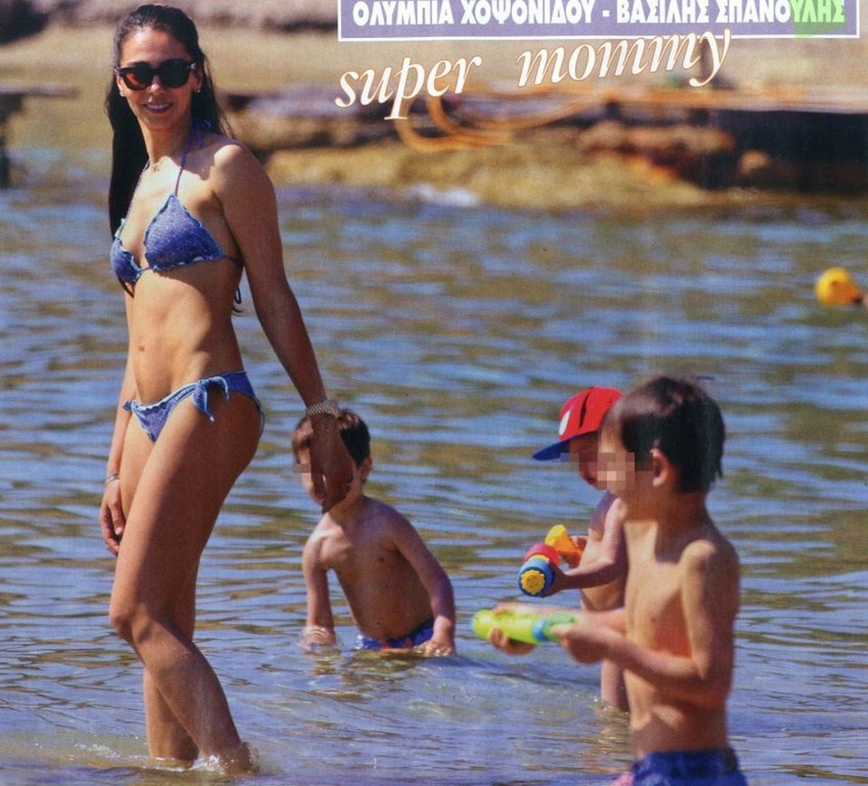 Η Ολυμπία Χοψονίδου, μετά από 4 γέννες -Εβαλε μαγιό και έδειξε ότι είναι φέτες [εικόνες] | iefimerida.gr 0