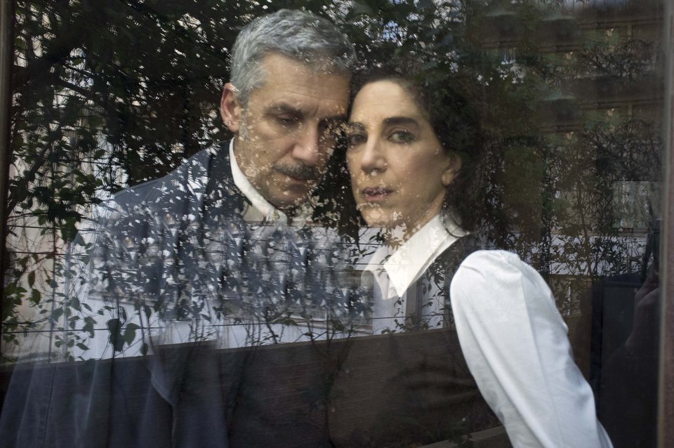 «Το κουκλόσπιτο» του Ιψεν - Ενα ταξίδι αυτογνωσίας στη σκηνή του Λευτέρη Βογιατζή [εικόνες] | iefimerida.gr 0