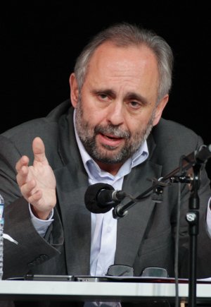 O διευθυντής του Εθνικού στέλνει μήνυμα στον Στουρνάρα, με τον Λαζόπουλο εκ των δεξιών του: Νέες παραστάσεις, γκρίνια, ίλιγγος αριθμών | iefimerida.gr 0