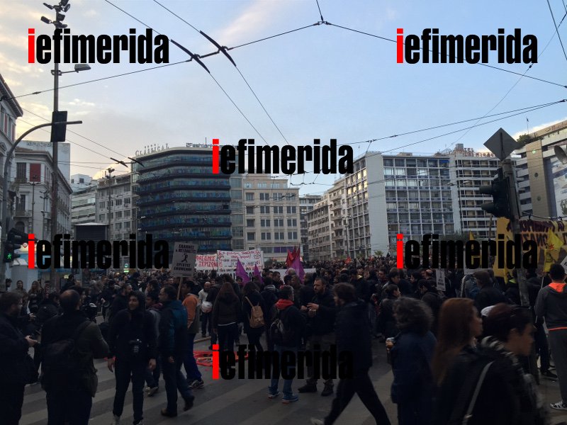 Αοπλοι οι αστυνομικοί στις παράλληλες διαδηλώσεις Χρυσαυγιτών και αντιφασιστών [εικόνες] | iefimerida.gr 9