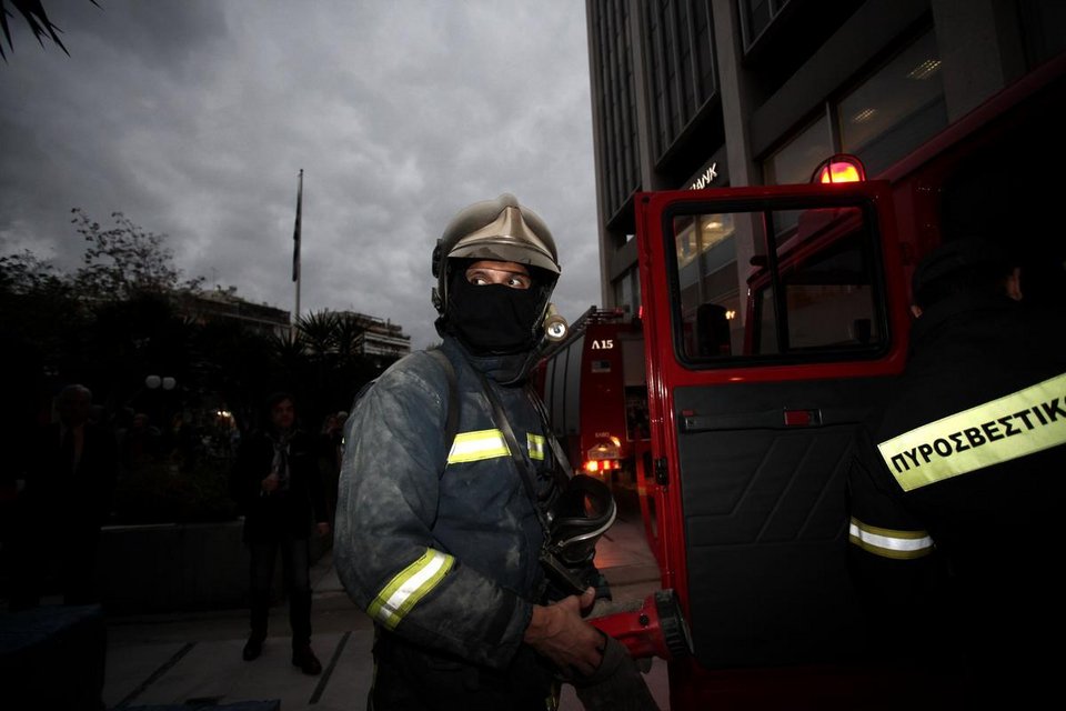 Φωτιά στον Πύργο των Αθηνών –Στον 2ο όροφο ξέσπασε η πυρκαγιά [εικόνες] | iefimerida.gr 0