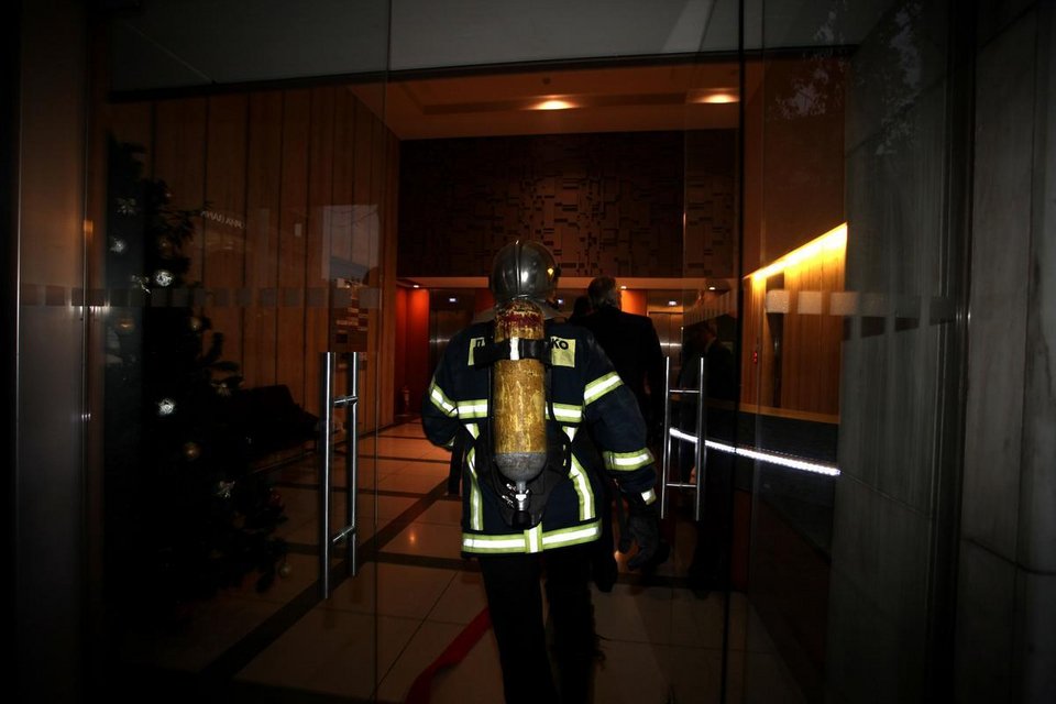 Φωτιά στον Πύργο των Αθηνών –Στον 2ο όροφο ξέσπασε η πυρκαγιά [εικόνες] | iefimerida.gr 1