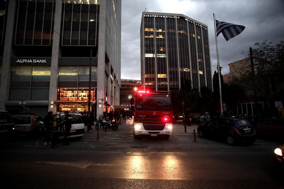 Φωτιά στον Πύργο των Αθηνών –Στον 2ο όροφο ξέσπασε η πυρκαγιά [εικόνες] | iefimerida.gr 4