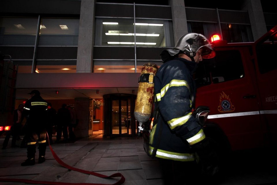 Φωτιά στον Πύργο των Αθηνών –Στον 2ο όροφο ξέσπασε η πυρκαγιά [εικόνες] | iefimerida.gr 5