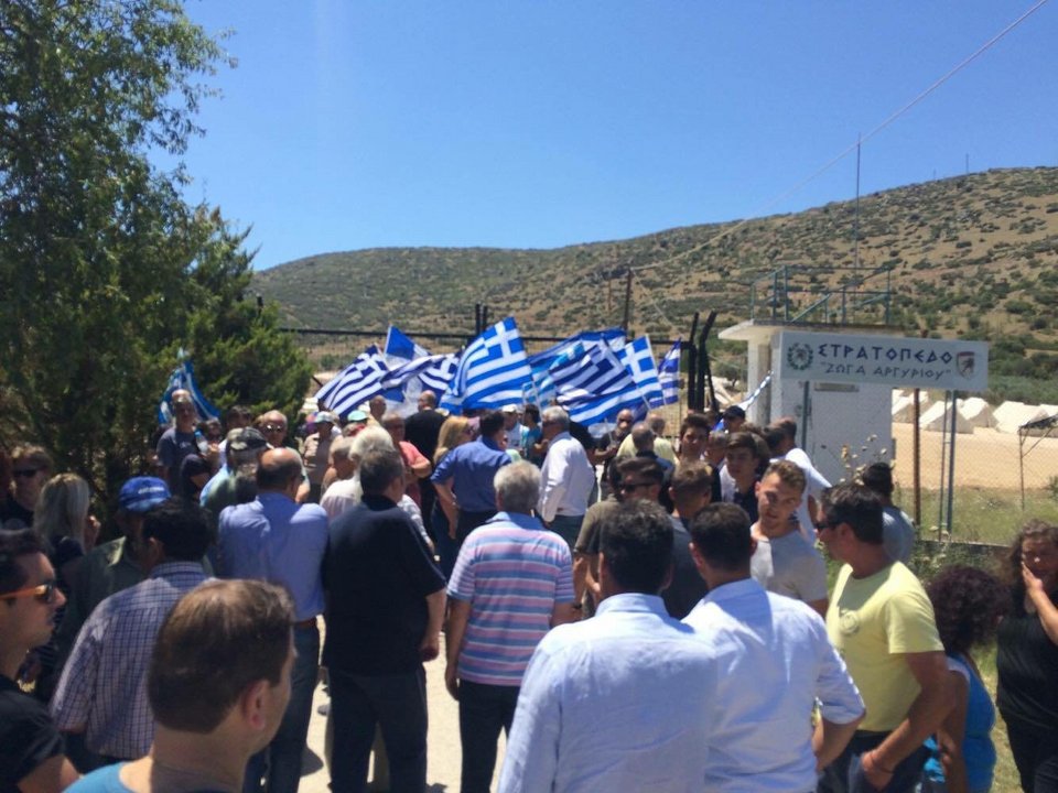 Επεισόδια στον χώρο φιλοξενίας προσφύγων στη Λάρισα | iefimerida.gr 0