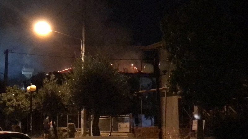 Πυρκαγιά σε ακατοίκητο κτίριο στη Νέα Φιλαδέλφεια [εικόνες] | iefimerida.gr 1