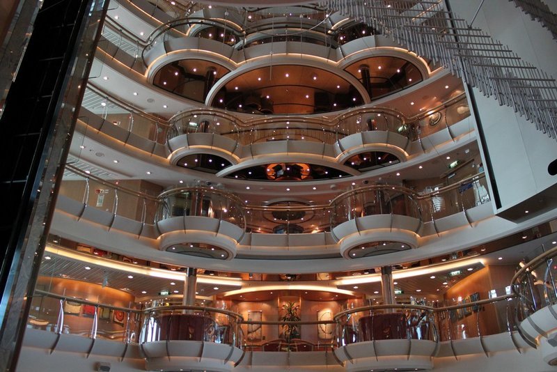 Μία «πλωτή πολιτεία» στη Σούδα -Το εντυπωσιακό κρουαζιερόπλοιο Jewel of Seas [εικόνες] | iefimerida.gr 7