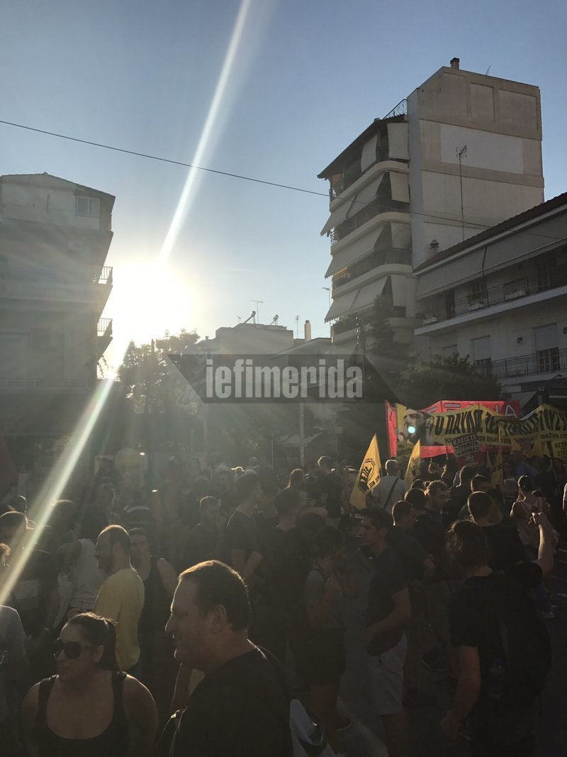 Πορεία στη μνήμη Φύσσα -Επεισόδια σε Πειραιά, Πάτρα και Θεσσαλονίκη [εικόνες & βίντεο] | iefimerida.gr 19