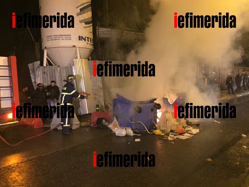 Επεισόδια στα Εξάρχεια: Μολότοφ και καμένα ΙΧ στο Πολυτεχνείο -Αντιεξουσιαστές ταμπουρώθηκαν στο Μετσόβιο [εικόνες] | iefimerida.gr 4