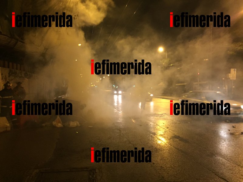 Επεισόδια στα Εξάρχεια: Μολότοφ και καμένα ΙΧ στο Πολυτεχνείο -Αντιεξουσιαστές ταμπουρώθηκαν στο Μετσόβιο [εικόνες] | iefimerida.gr 6