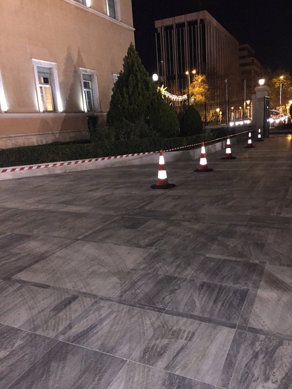 Οι ετοιμασίες στη Βουλή για τη δεύτερη ψηφοφορία [εικόνες] | iefimerida.gr 2