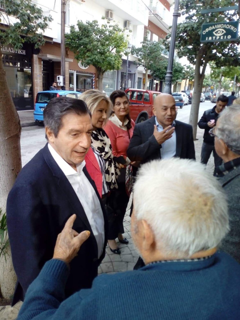 Ο Καμίνης προβάρει κοστούμι για ευρωβουλευτής -Αρχισε περιοδείες | iefimerida.gr 1