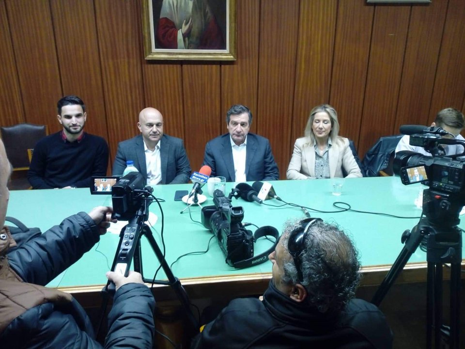 Ο Καμίνης προβάρει κοστούμι για ευρωβουλευτής -Αρχισε περιοδείες | iefimerida.gr 0