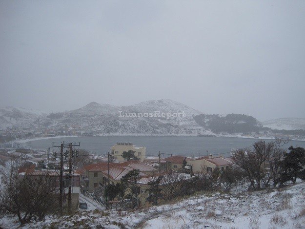 Χιόνι ως τη θάλασσα στην κυριολεξία -Εκπληκτικές εικόνες από τη Λήμνο [εικόνες] | iefimerida.gr 10