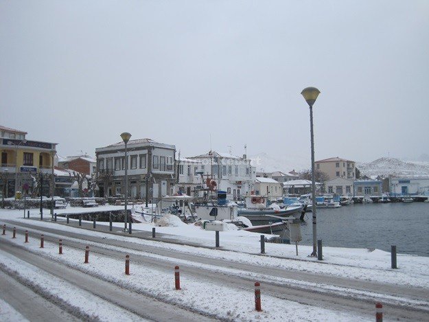 Χιόνι ως τη θάλασσα στην κυριολεξία -Εκπληκτικές εικόνες από τη Λήμνο [εικόνες] | iefimerida.gr 9