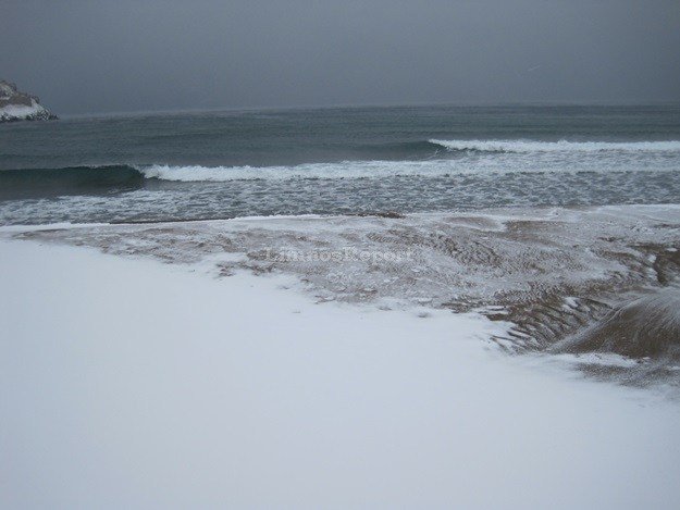 Χιόνι ως τη θάλασσα στην κυριολεξία -Εκπληκτικές εικόνες από τη Λήμνο [εικόνες] | iefimerida.gr 6