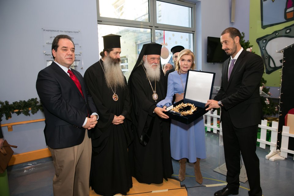 Με ένα στεφάνι ελιάς τίμησε η Πρόεδρος του Σωματείου "ΕΛΠΙΔΑ-Σύλλογος Φίλων Παιδιών με καρκίνο" Μαριάννα Β. Βαρδινογιάννη τον Αρχιεπίσκοπο Ιερώνυμο