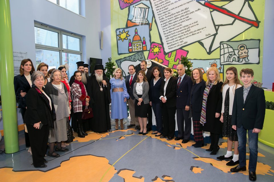 Ο Αρχιεπίσκοπος Ιερώνυμος με τα μέλη των Διοικητικών Συμβουλίων των Συλλόγων "ΕΛΠΙΔΑ" και "ΟΡΑΜΑ ΕΛΠΙΔΑΣ" και τα στελέχη και μέλη του ιατρικού και νοσηλευτικού προσωπικού της Ογκολογικής Μονάδας