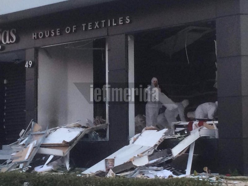 Τεράστιες ζημιές από έκρηξη σε κατάστημα επίπλων στη λεωφόρο Βουλιαγμένης [εικόνες & βίντεο] | iefimerida.gr 1