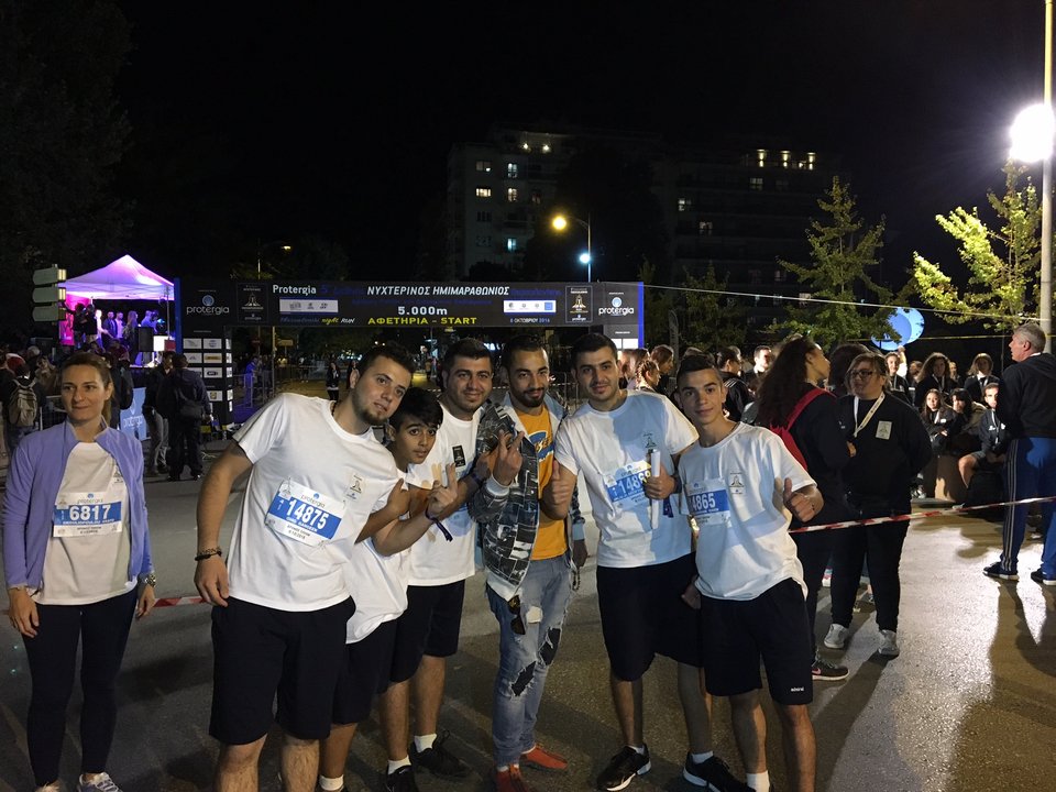Πρόσφυγες έτρεξαν στον διεθνή ημιμαραθώνιο της Θεσσαλονίκης [εικόνες] | iefimerida.gr 0