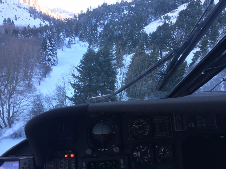 Ελικόπτερο απεγκλώβισε τρία άτομα από το όρος Δίρφη -Είχαν αποκλειστεί από το χιόνι [εικόνες] | iefimerida.gr 3