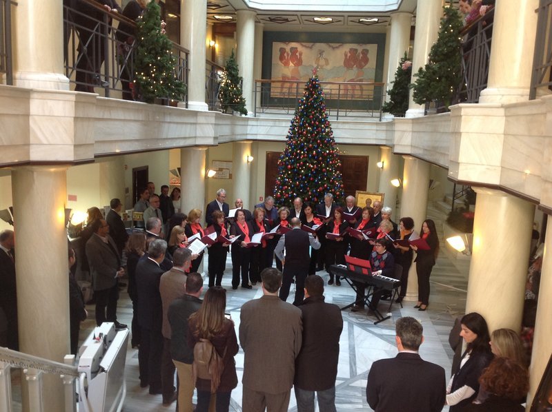 Με μοναδικές μελωδίες γέμισαν τα κεντρικά γραφεία των Μινωικών Γραμμών [εικόνες] | iefimerida.gr 0