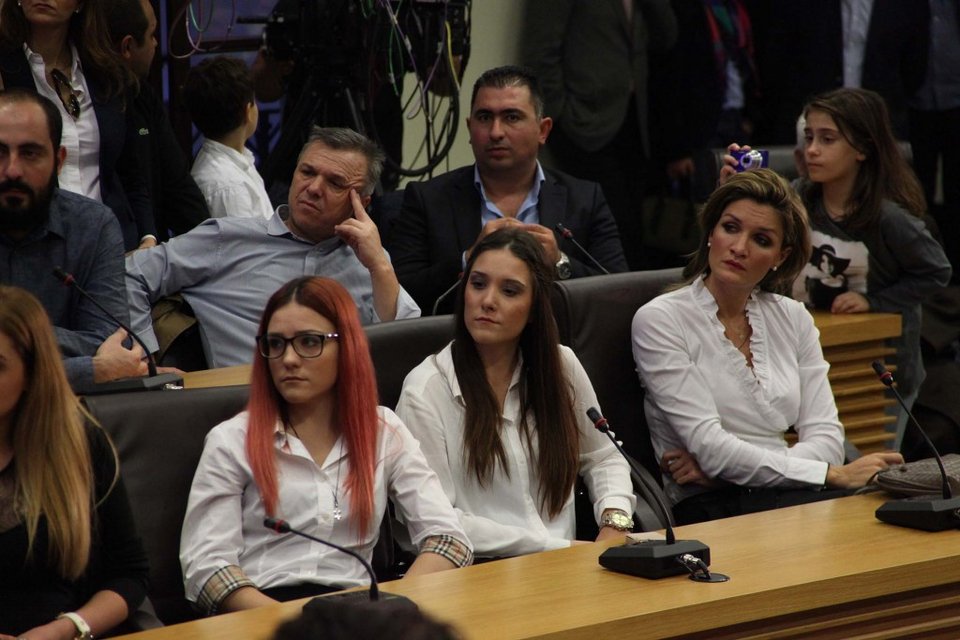 Οι ΟΝΝΕΔίτισσες που «έκλεψαν» την παράσταση στην ομιλία του Τζιτζικώστα [εικόνες & βίντεο] | iefimerida.gr 0