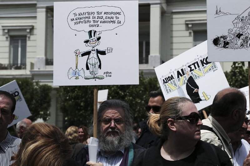 Σε κλοιό διαδηλωτών η Βουλή -Ολα τα συνδικάτα στους δρόμους για το Ασφαλιστικό [εικόνες] | iefimerida.gr 6