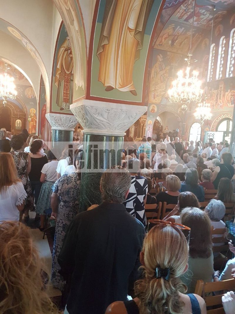 Βουρκωμένος Δεκαπενταύγουστος στο Μάτι -Τελέστηκε τρισάγιο για τους νεκρούς μετά τη Θεία Λειτουργία [εικόνες] | iefimerida.gr 0