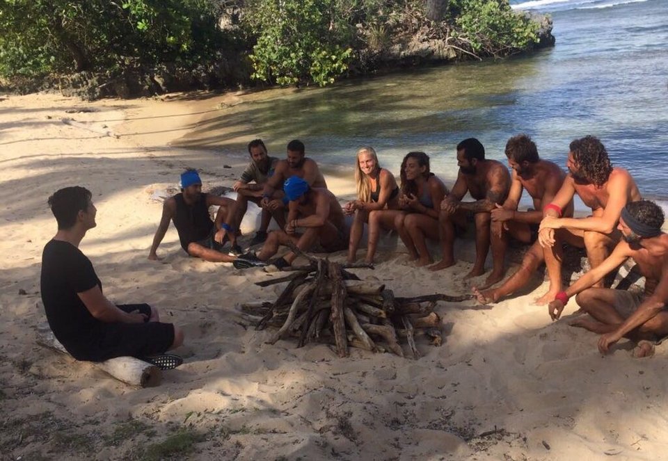 Survivor: Οι πρώτες φωτογραφίες του Ρουβά στην καλύβα -Μαγειρεύει ρύζι, ανοίγει καρύδες [εικόνες & βίντεο] | iefimerida.gr 0