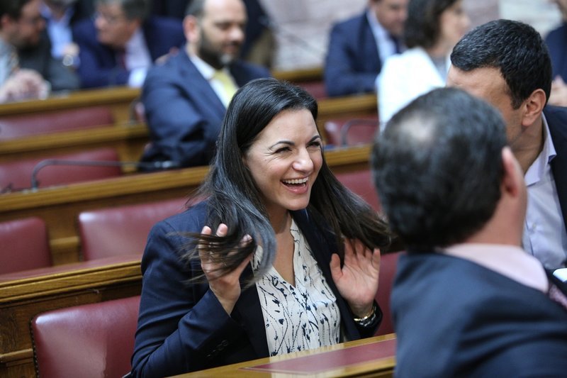 To παρασκήνιο της ΚΟ της ΝΔ: Η ποσέτ Κακλαμάνη και το wet look της Ασημακοπούλου [εικόνες] | iefimerida.gr 13