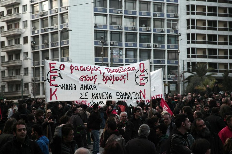 Αοπλοι οι αστυνομικοί στις παράλληλες διαδηλώσεις Χρυσαυγιτών και αντιφασιστών [εικόνες] | iefimerida.gr 12