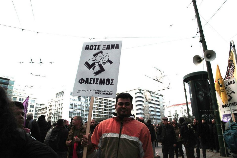 Αοπλοι οι αστυνομικοί στις παράλληλες διαδηλώσεις Χρυσαυγιτών και αντιφασιστών [εικόνες] | iefimerida.gr 14