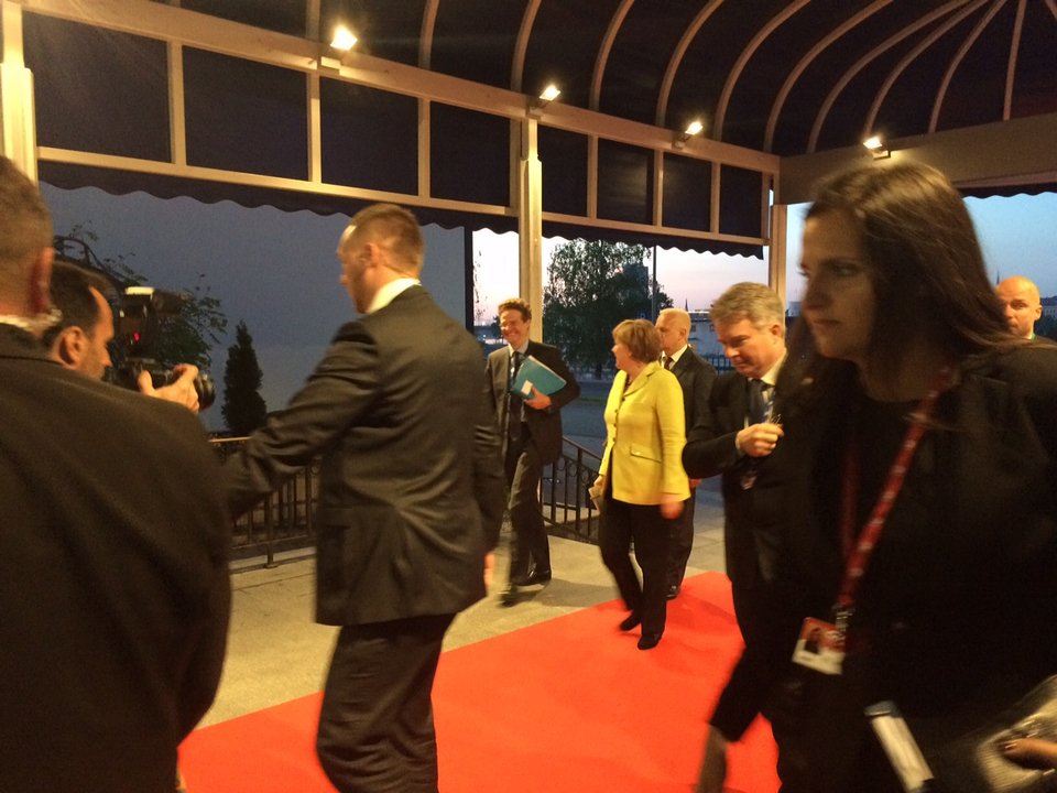 Η «μακρά νύχτα» του Αλέξη Τσίπρα: Τι συζήτησε με Μέρκελ και Ολάντ | iefimerida.gr 4