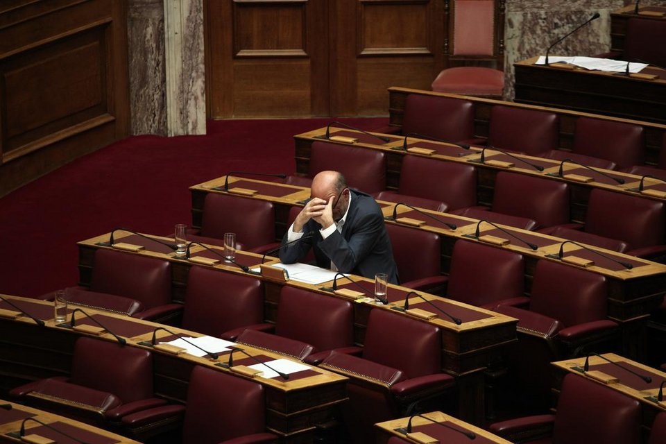 Kαι δεν περνούν οι ώρες: Οσα έγιναν στη Βουλή περιμένοντας την ψήφιση του νομοσχεδίου Μπαλτά [εικόνες] | iefimerida.gr 5