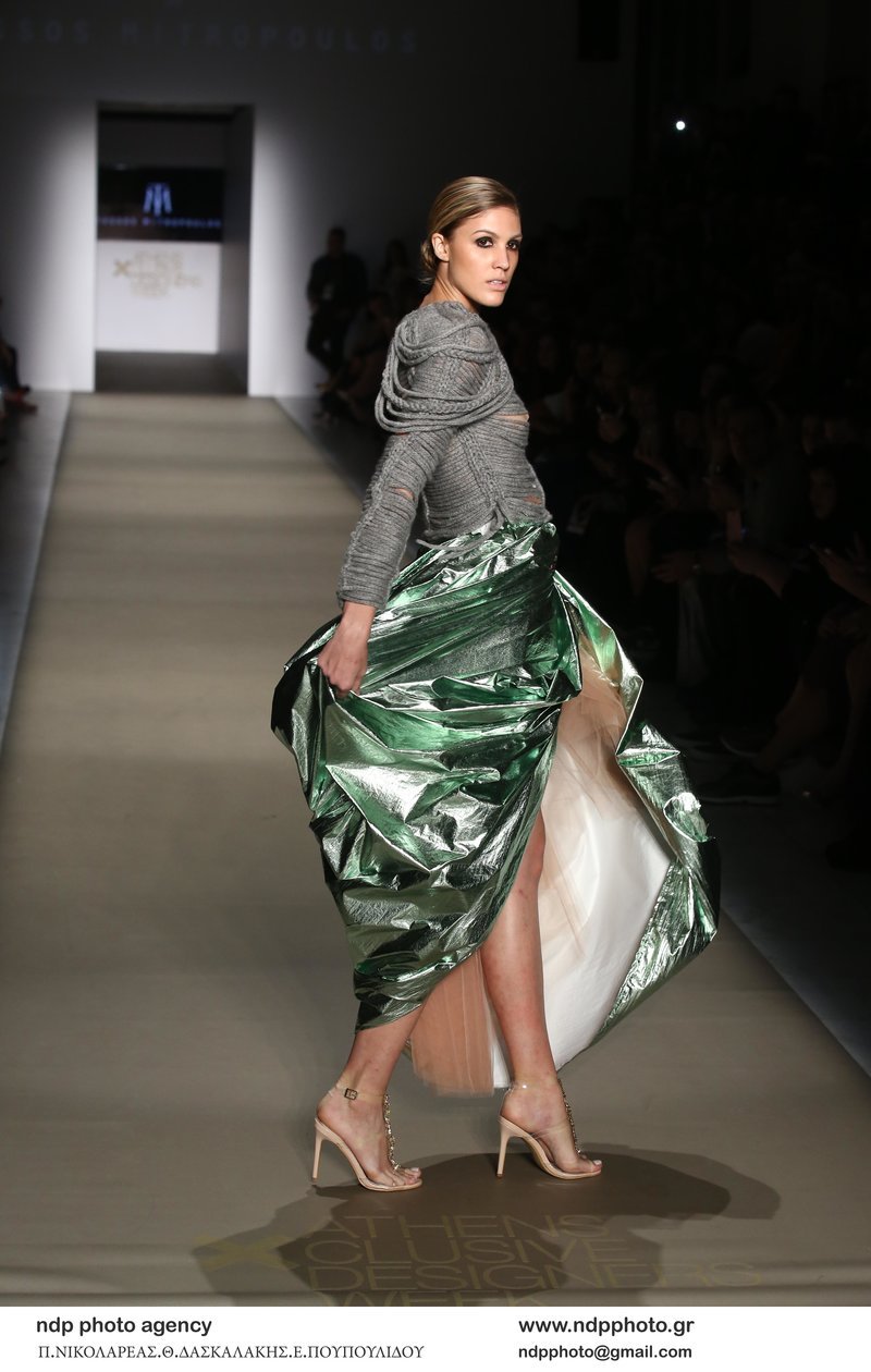 Η πανέμορφη κόρη του Λάμπη Λιβιεράτου και η Ιωάννα Μπέλλα χωρίς υαλουρονικό στο σόου «Tassos Mitropoulos» [εικόνες] | iefimerida.gr 2