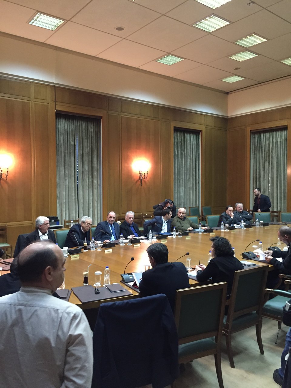 Δραματική σύσκεψη Τσίπρα – υπουργών: Εχει μερικές ώρες για να φέρει μέτρα | iefimerida.gr 5