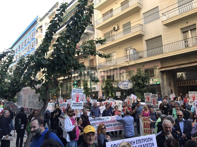 Ενταση στη διαμαρτυρία της ΠΟΕΔΗΝ στο υπ. Υγείας -Σπρώξιμο στην είσοδο, ζητούσαν συνάντηση με ηγεσία οι νοσηλευτές [εικόνες & βίντεο] | iefimerida.gr 10