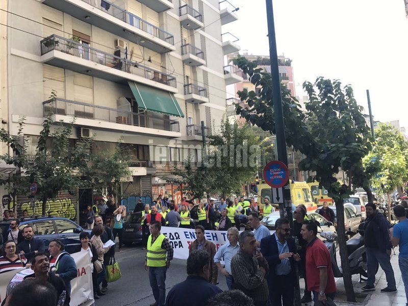 Ενταση στη διαμαρτυρία της ΠΟΕΔΗΝ στο υπ. Υγείας -Σπρώξιμο στην είσοδο, ζητούσαν συνάντηση με ηγεσία οι νοσηλευτές [εικόνες & βίντεο] | iefimerida.gr 11