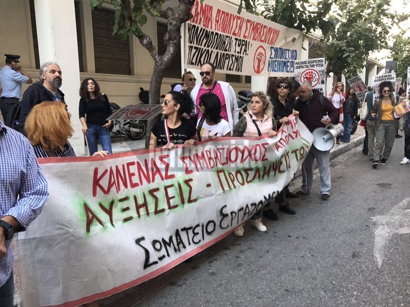 Ενταση στη διαμαρτυρία της ΠΟΕΔΗΝ στο υπ. Υγείας -Σπρώξιμο στην είσοδο, ζητούσαν συνάντηση με ηγεσία οι νοσηλευτές [εικόνες & βίντεο] | iefimerida.gr 14