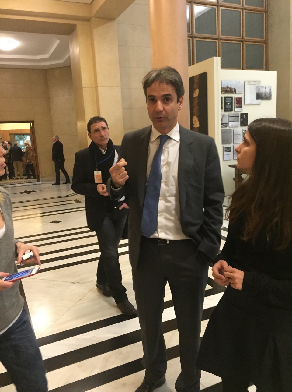 «Κακός χαμός» στη Βουλή με Κωνσταντοπούλου για Χρυσή Αυγή και Μνημόνιο [εικόνες & βίντεο] | iefimerida.gr 2