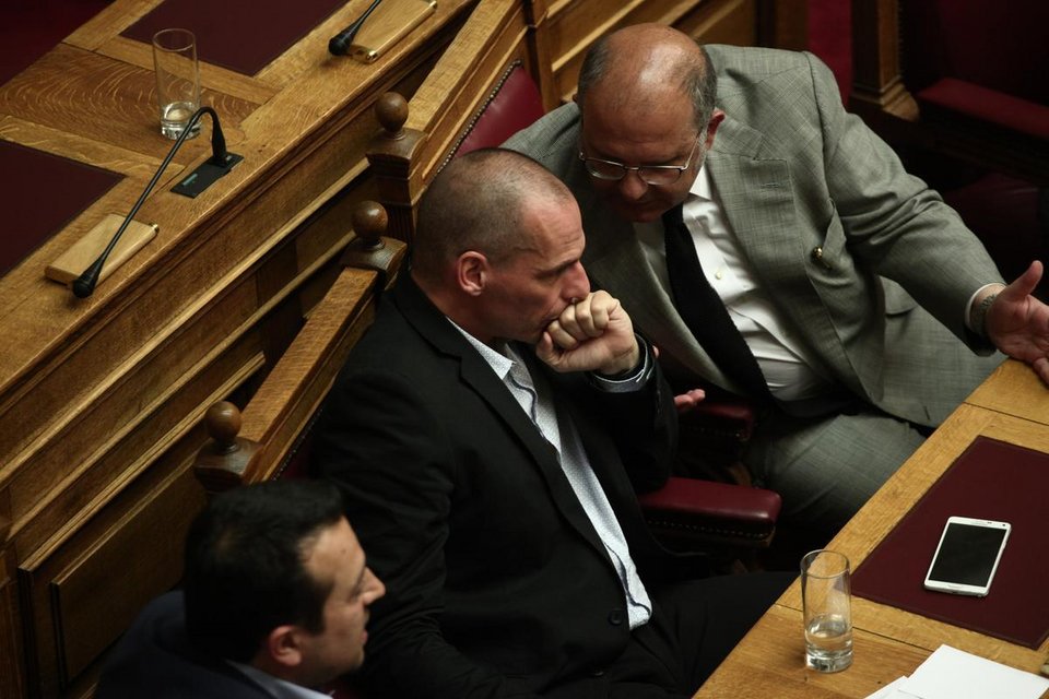 Kαι δεν περνούν οι ώρες: Οσα έγιναν στη Βουλή περιμένοντας την ψήφιση του νομοσχεδίου Μπαλτά [εικόνες] | iefimerida.gr 2