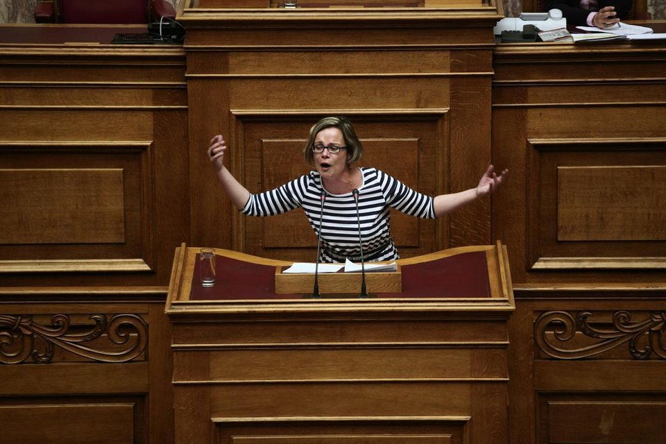 Kαι δεν περνούν οι ώρες: Οσα έγιναν στη Βουλή περιμένοντας την ψήφιση του νομοσχεδίου Μπαλτά [εικόνες] | iefimerida.gr 3