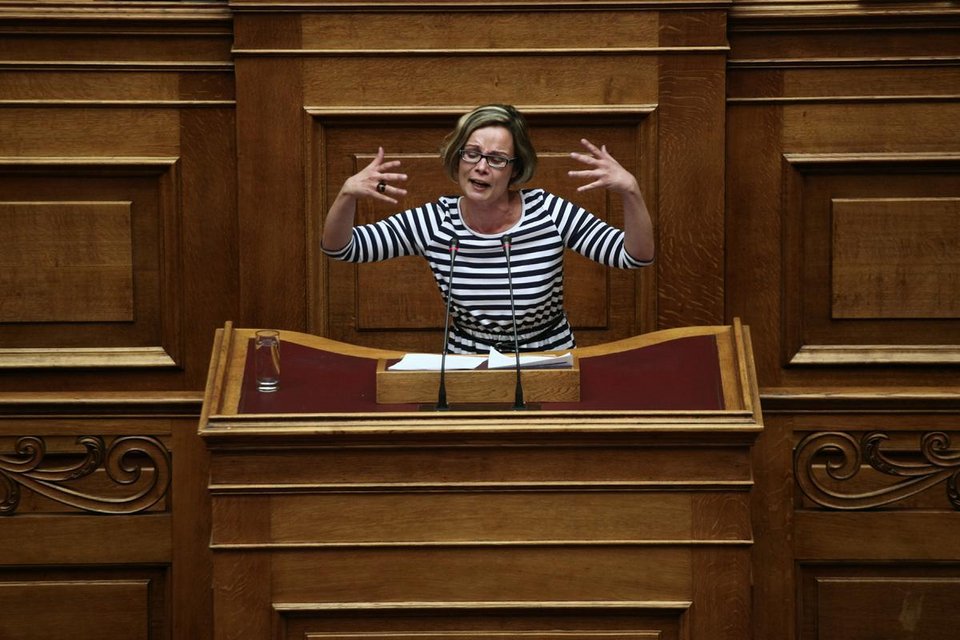 Kαι δεν περνούν οι ώρες: Οσα έγιναν στη Βουλή περιμένοντας την ψήφιση του νομοσχεδίου Μπαλτά [εικόνες] | iefimerida.gr 4