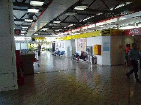 Τα σκουπίδια της Κέρκυρας: Υπήρξε πρόβλημα μόνο για μία ημέρα, απαντά η πολιτική αεροπορία [εικόνες] | iefimerida.gr 4