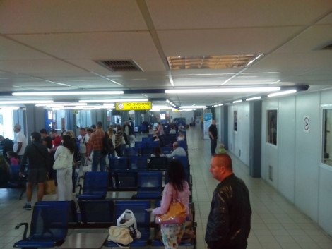 Τα σκουπίδια της Κέρκυρας: Υπήρξε πρόβλημα μόνο για μία ημέρα, απαντά η πολιτική αεροπορία [εικόνες] | iefimerida.gr 6