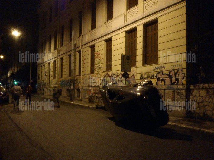 Πήραν «φωτιά» τα Εξάρχεια για τον Ρωμανό  -Φωτιές και καταστροφές [εικόνες & βίντεο] | iefimerida.gr 2