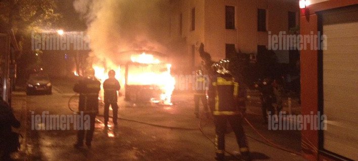 Πήραν «φωτιά» τα Εξάρχεια για τον Ρωμανό  -Φωτιές και καταστροφές [εικόνες & βίντεο] | iefimerida.gr 6