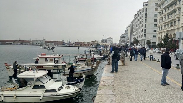 Σε κλοιό η Θεσσαλονίκη -Αγρότες «πλημμύρισαν» με 380 τρακτέρ την πόλη | iefimerida.gr 4
