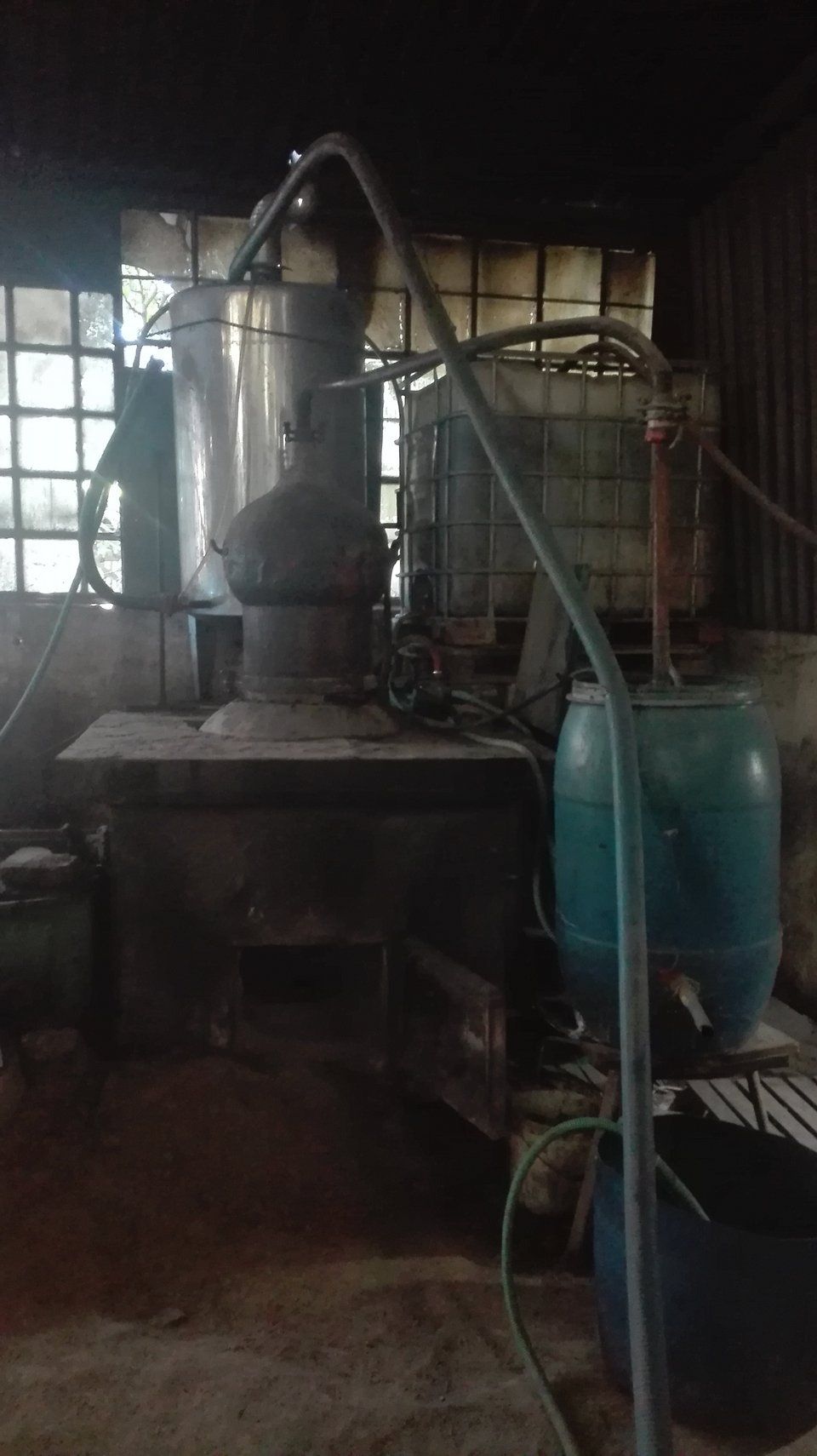 Εξαρθρώθηκε κύκλωμα που έκανε λαθρεμπόριο αλκοολούχων ποτών [εικόνες] | iefimerida.gr 2